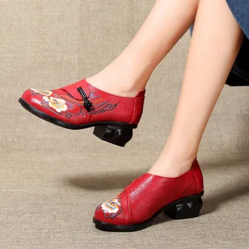 BEYARNE 2020spring rudens sieviešu kurpes retro biezu mīkstu papēži soled kurpes apavi sievietēm izšūti nekustamā ādas kurpes